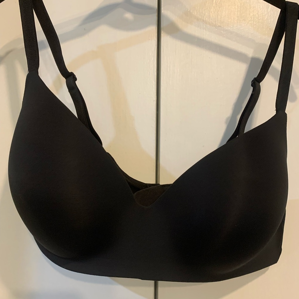Black Victoria’s Secret convertible tee shirt bra size 38D